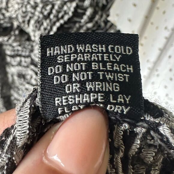 BCBG Maxazia Two-Tone Black Off White Crochet Cap Sleeve Tie Long Cardigan L - Picture 9 of 9